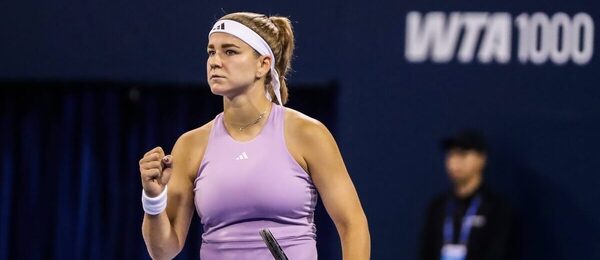 Karolína Muchová na turnaji WTA 1000 China Open 2025, dnes si v Pekingu spolu s Marií Bouzkovou zahraje osmifinále singlu