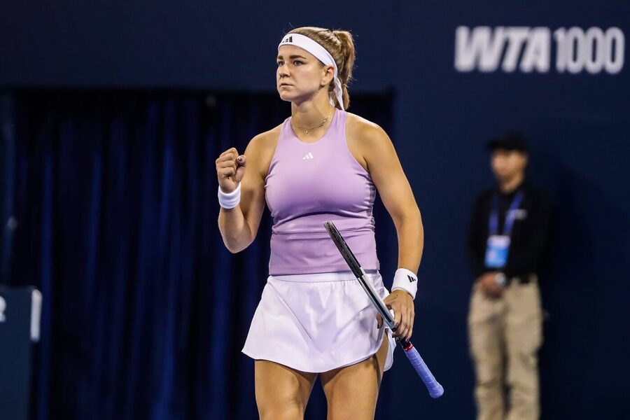 Karolína Muchová na turnaji WTA 1000 China Open 2025, dnes si v Pekingu spolu s Marií Bouzkovou zahraje osmifinále singlu