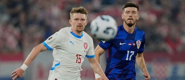 Pavel Šulc (vlevo) a Petar Sučić v červnovém duelu v Osijeku