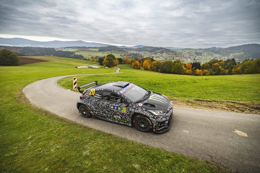 Oliver Solberg na trati Středoevropské rally 2025