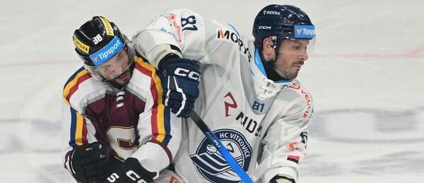 45. kolo TELH 2025/26: Zleva na fotce útočník Sparty Tomáš Hyka a Yohann Auvitu, ostravský obránce 45. kolo TELH 2025/26: Zleva na fotce útočník Sparty Tomáš Hyka a Yohann Auvitu, ostravský obránce