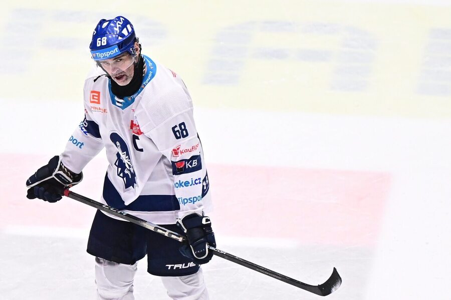 Jaromír Jágr v zápase 20. kola extraligy 2025/2026 nastoupil jako kapitán Kladna, dnes je na programu 6 zápasů 21. kola ELH
