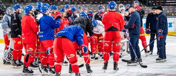 Fotka z tréninku české hokejové reprezentace před startem Karjala Cupu 2025