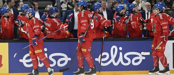 Hráči české reprezentace se radují po vstřelení branky v zápase na Karjala Cupu 2025