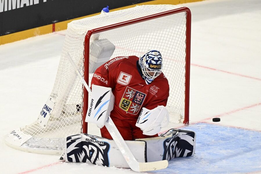 Český reprezentační brankář Petr Kváča v utkání Karjala Cupu 2025 - dnes je na programu závěrečný hrací den