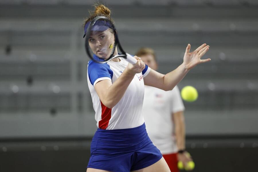 Česká fedcupová reprezentantka Linda Nosková během tréninku na baráž Billie Jean King Cupu (Fed Cupu)