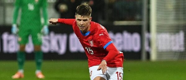 Záložník Patrik Hellebrand v akci proti San Marinu