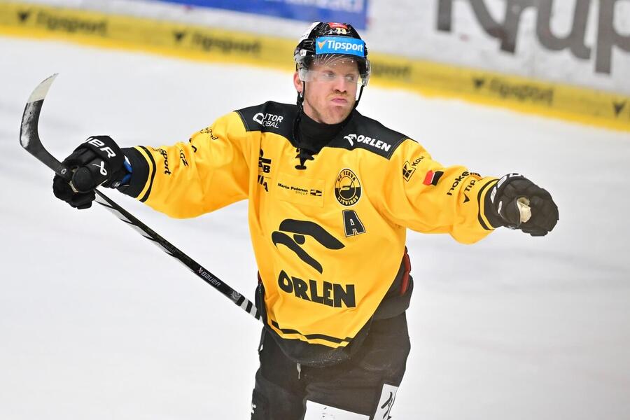Hokejista Ondřej Kaše po vítězné brance Litvínova v minulém kole, dnes je na programu 23. kolo Tipsport extraligy