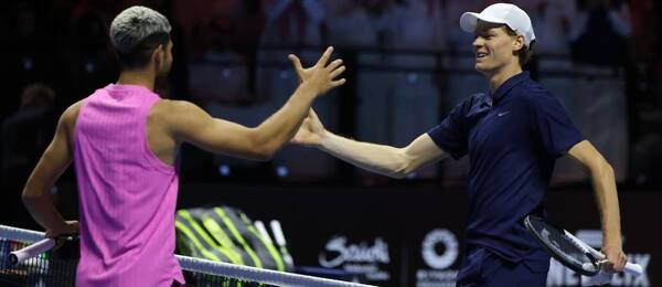 Carlos Alcaraz a Jannik Sinner se dnes střetnou ve finále Turnaje mistrů 2025