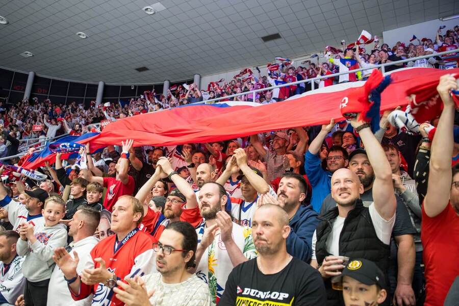 Čeští fanoušci, fotka z&nbsp;MS v&nbsp;hokeji žen 2025