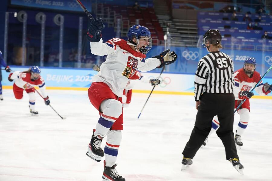 Česká hráčka Michaela Pejzlová oslavuje gól, fotka ze zápasu Česko vs. USA na ZOH 2022 v Číně