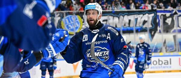 Hokejista Komety Brno Hynek Zohorna se raduje z gólu proti Ocelářům Třinec ve 23. kole, jaký je program 24. kola české extraligy?