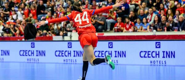 Dominika Zachová oslavuje gól v kvalifikačním utkání na MS v házené žen 2025 proti Ukrajině