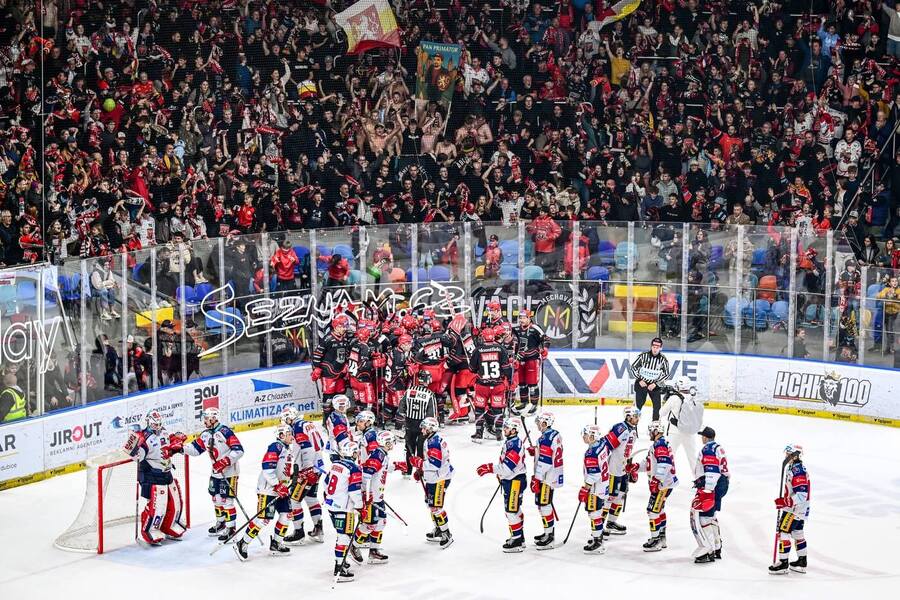 Momentka z předchozího derby Mountfield HK vs. Pardubice (fotka ze 14. kola základní části ELH)