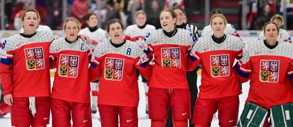 České hokejové reprezentantky po vítězném zápase na MS žen v ledním hokeji - Češky hrají také na ZOH 2026 v Miláně