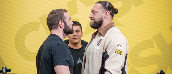 Pohled z očí do očí mezi Karlosem Bendou (vlevo) a Jakubem Enžlem před turnajem Clash 14