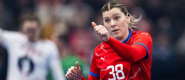 Česká házenkářka Anna Franková v zápase proti Norsku