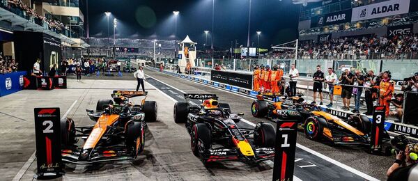 Max Verstappen odstartuje do VC Abu Dhabi z 1. místa před Landem Norrisem a Oscarem Piastrim.