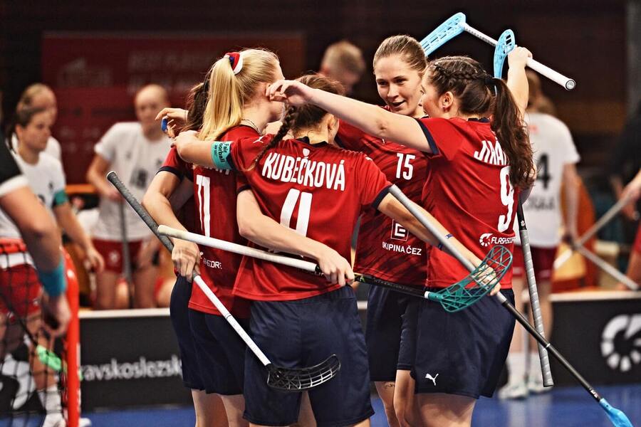 Florbal, Mistrovství světa žen v Brně, česká reprezentace se raduje proti Dánsku