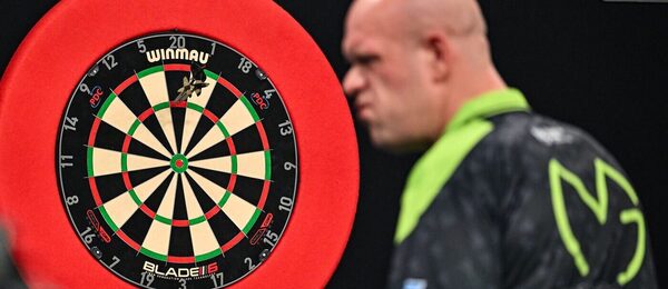 Šipky, PDC, Michael van Gerwen během Grand Slam of Darts 2025 v Anglii