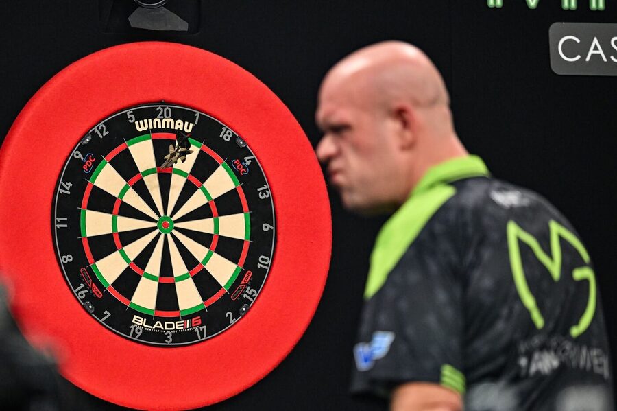 Šipky, PDC, Michael van Gerwen během Grand Slam of Darts 2025 v Anglii