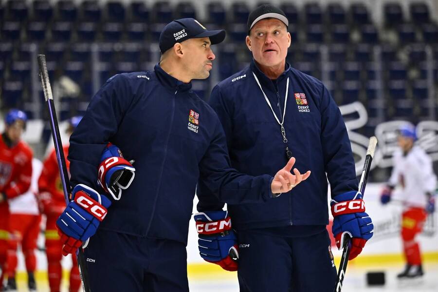 Tomáš Plekanec a Radim Rulík na srazu české reprezentace před Švýcarskými hokejovými hrami 2025. Druhý podnik EHT začíná právě dnes.