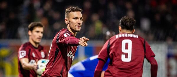 Fotbalisté Sparty se radují z gólu, zápas 18. kola Chance Ligy 2025–26