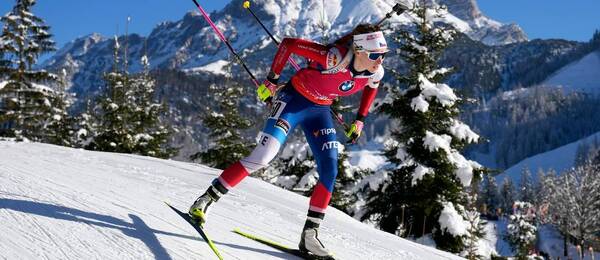Markéta Davidová na trati biatlonového závodu v Hochfilzenu