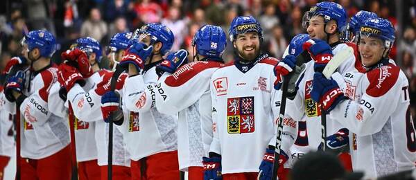 Čeští hokejisté projevují radost po výhře nad Finskem, fotka z prvního utkání na Swiss Ice Hockey Games 2025