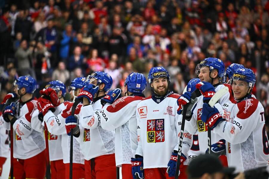 Čeští hokejisté projevují radost po výhře nad Finskem, fotka z&nbsp;prvního utkání na Swiss Ice Hockey Games 2025