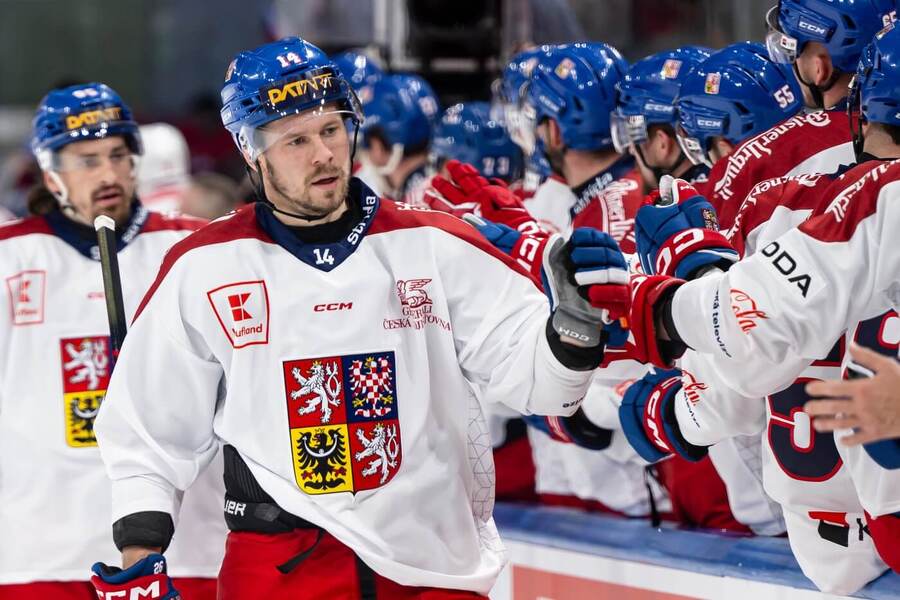 Český reprezentační útočník Filip Chlapík se raduje z gólu v zápase Švýcarských hokejových her 2025 v Curychu