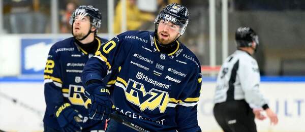 Český útočník Lukáš Rousek v dresu švédského mančaftu HV71