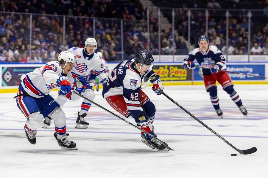 Jaroslav Chmelař je jedním z&nbsp;Čechů, který pravidelně nastupuje v&nbsp;AHL. Kde zápasy této soutěže sledovat?