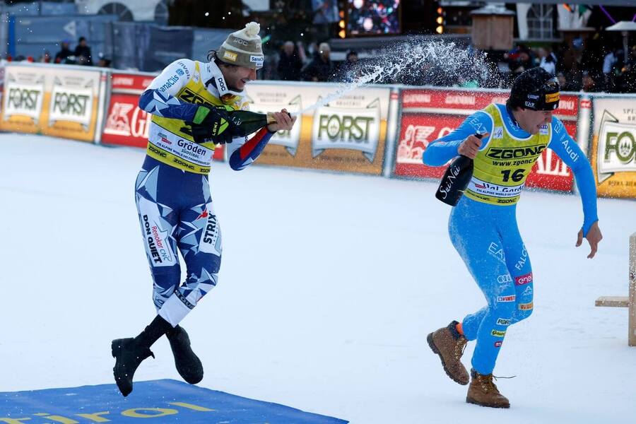 Jan Zabystřan oslavuje první vítězství v&nbsp;SP, fotka po dojetí Super-G ve Val Gardeně