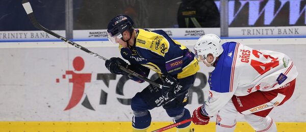 Hokejisté Robert Říčka a Tomáš Gřeš v zápase Maxa ligy 2025/26, Zlín a Poruba hrají i v dnešním 33. kole
