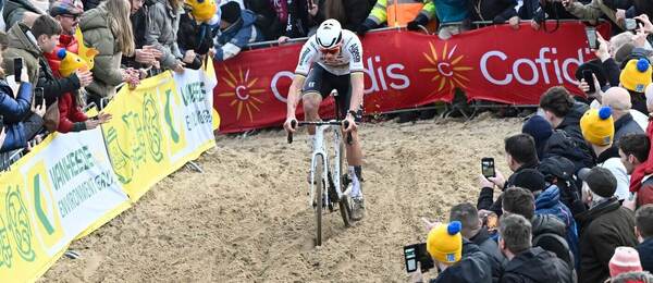 Cyklokros, Mathieu van der Poel během závodu v belgickém Koksijde