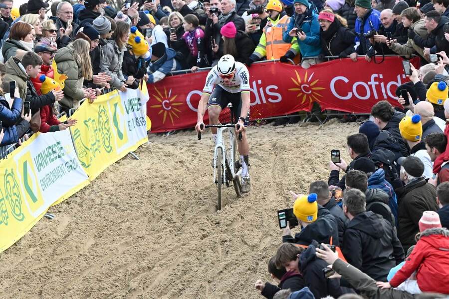 Cyklokros, Mathieu van der Poel během závodu v&nbsp;belgickém Koksijde