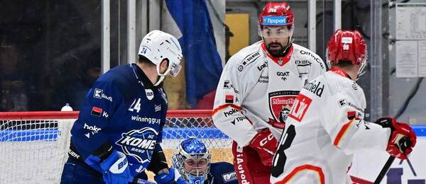 19. kolo ELH 2025/26: Na snímku zleva Michal Gulaši, Jan Kavan z Brna a královéhradecká dvojice Patrik Miškář - Radovan Pavlík 