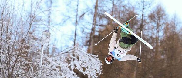 Akrobatické lyžování, jízda v boulích, Marek Gajdečka během triku