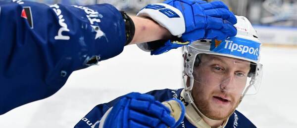 Hokejista Komety Brno Adam Zbořil se raduje z úterního gólu proti Plzni, dnes Tipsport extraliga pokračuje 34. kolem.