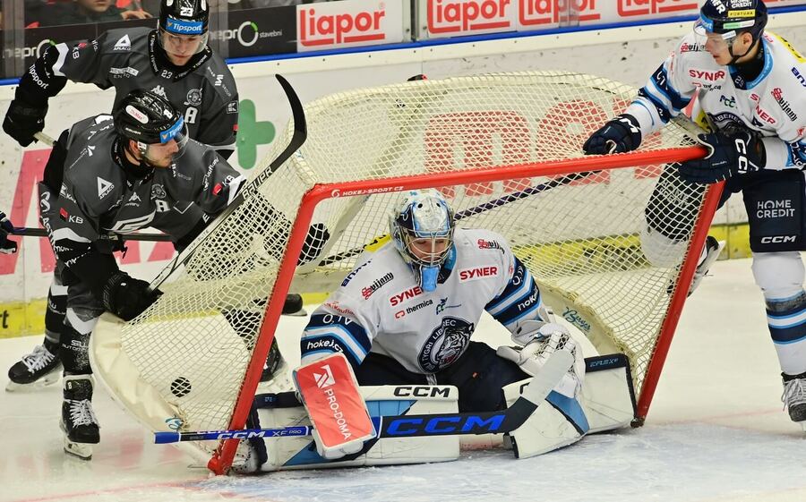 Momentka z&nbsp;utkání mezi Libercem a&nbsp;Karlovými Vary v&nbsp;sezoně 24-25