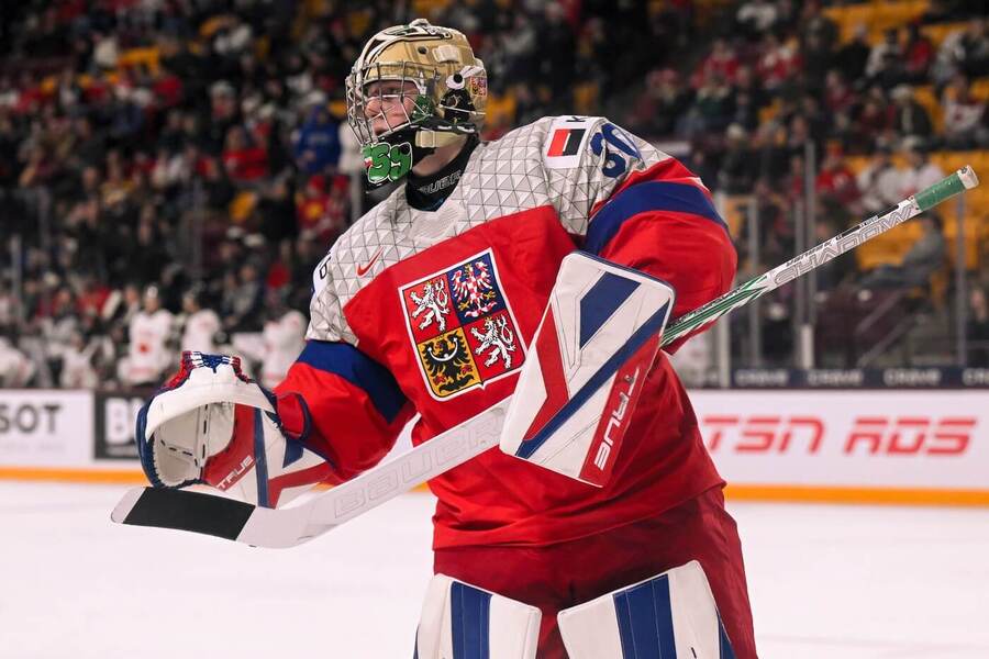 Brankář české reprezentace Michal Oršulák v&nbsp;úvodní hrací den MS juniorů v&nbsp;hokeji 2026. Dnešní program MS U20 obsahuje další čtyři zápasy.