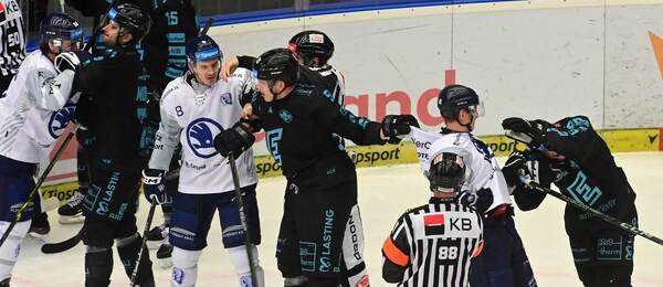 Konflikt hráčů v duelu mezi Karlovými Vary a Plzní