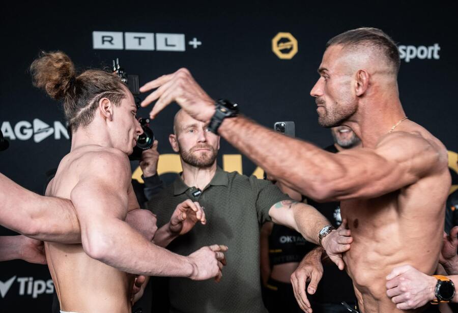 Ondřej Raška dává facku Spicy Pájovi před Oktagonem 81. Online report z&nbsp;turnaje čtěte v&nbsp;našem článku.