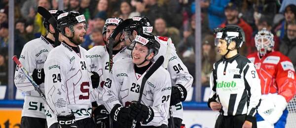 Pavel Kousal (#23) se raduje z gólu v utkání Spengler Cupu Sparta Praha vs. IFK Helsinky