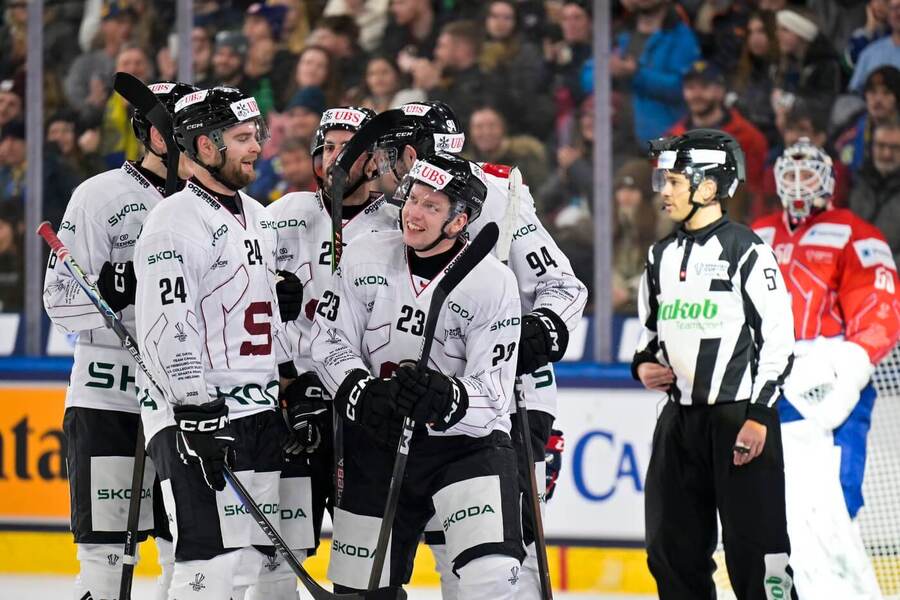 Pavel Kousal (#23) se raduje z&nbsp;gólu v&nbsp;utkání Spengler Cupu Sparta Praha vs. IFK Helsinky