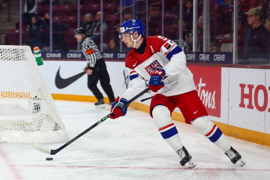 Adam Jiříček, český juniorský reprezentant, v&nbsp;duelu proti Finsku