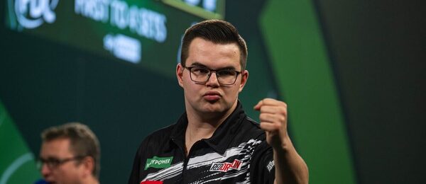 Šipky, PDC, Gian van Veen oslavuje vítězství na Mistrovství světa