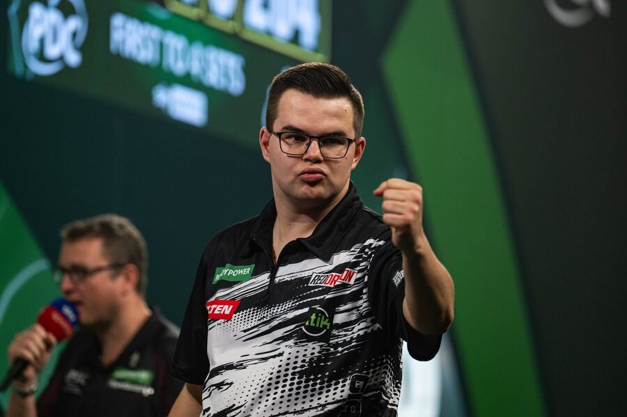 Šipky, PDC, Gian van Veen oslavuje vítězství na Mistrovství světa