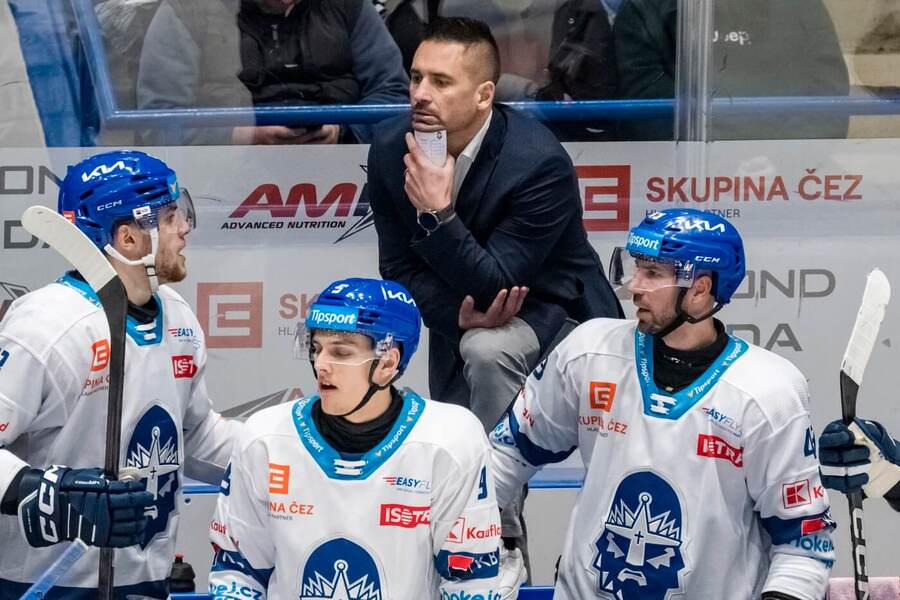 Tomáš Plekanec při své debutu jako hlavní trenér dovedl Kladno k&nbsp;výhře, dnes Tipsport extraliga pokračuje 37. kolem